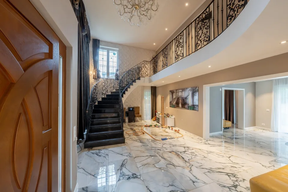 Elegante Villa in mediterranem Stil