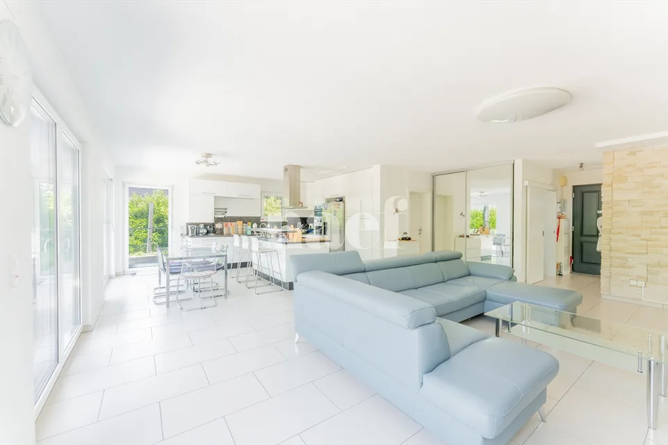 Helles 5.5-Zimmer-Familienhaus mit eigenem Studio und Spa