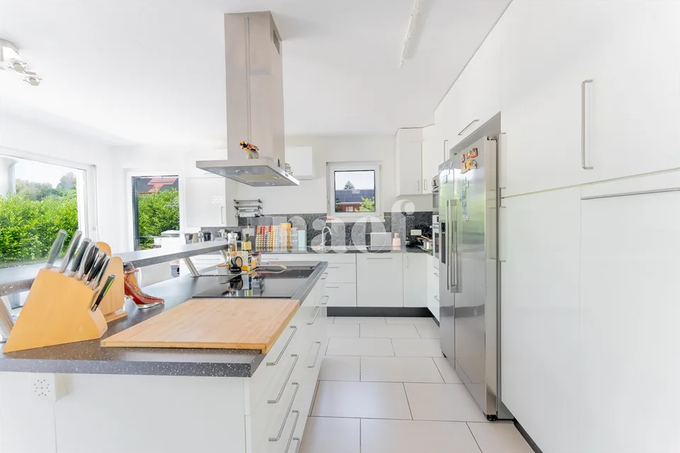 Helles 5.5-Zimmer-Familienhaus mit eigenem Studio und Spa