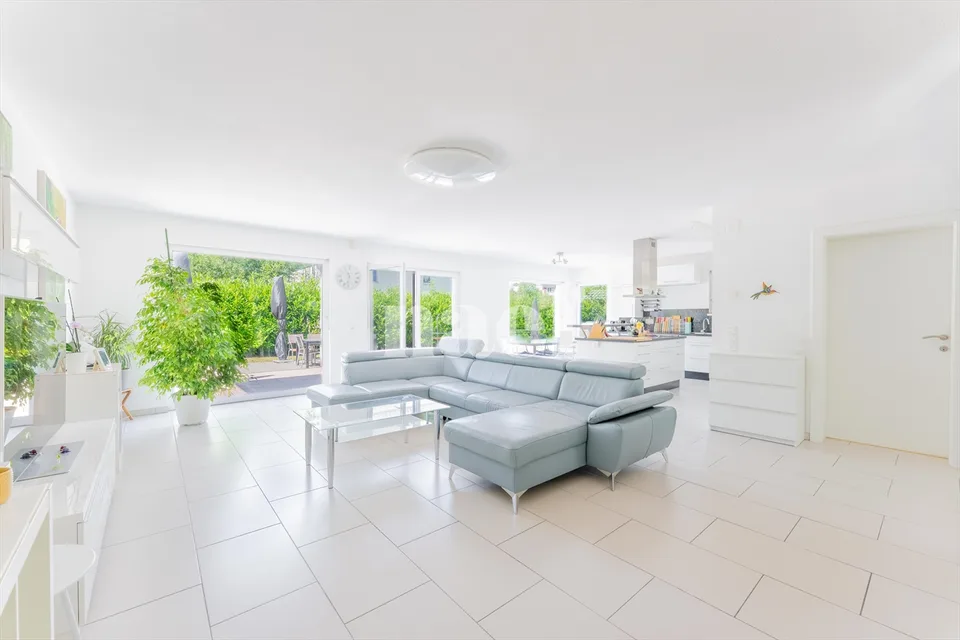 Helles 5.5-Zimmer-Familienhaus mit eigenem Studio und Spa