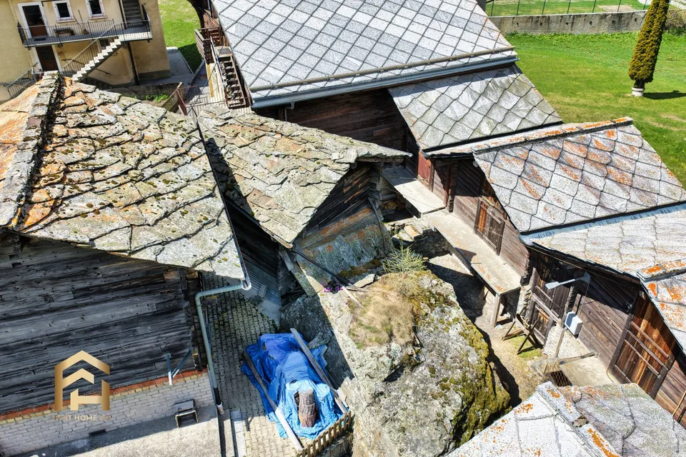 Historic Valais storehouse with charm in the heart of Saas-Balen – photo 6 of 13