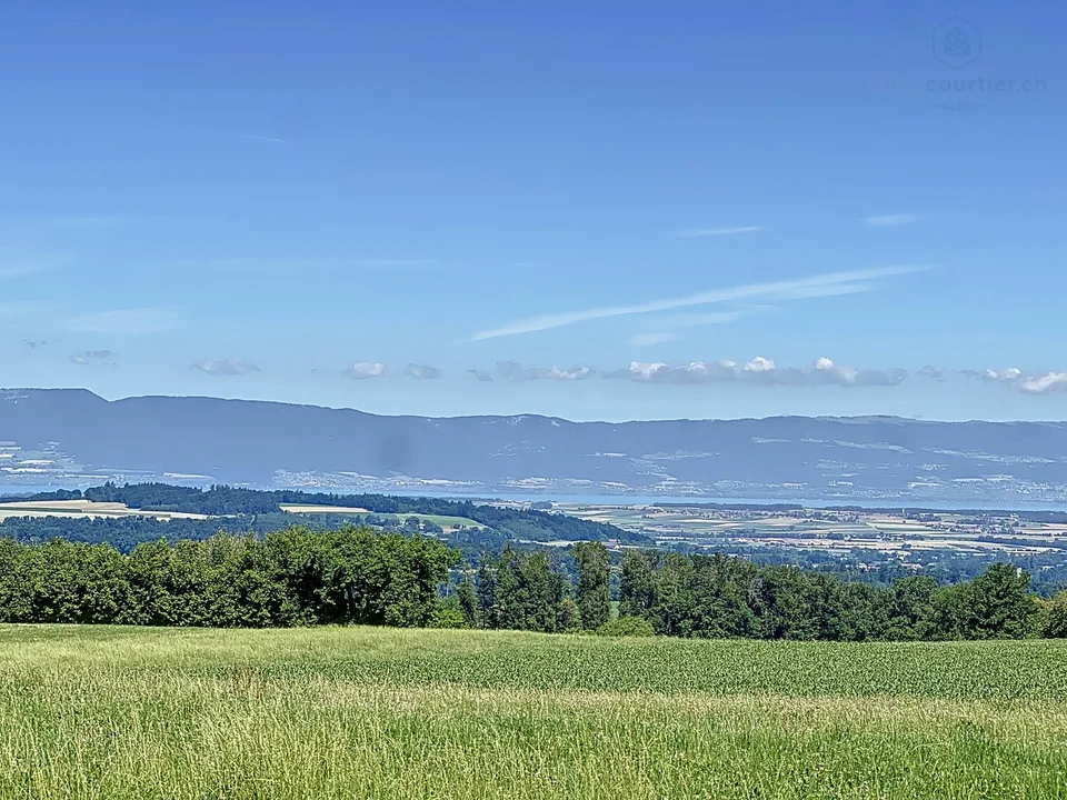 Belle propriété proche de Fribourg en bordure de terrains agricoles