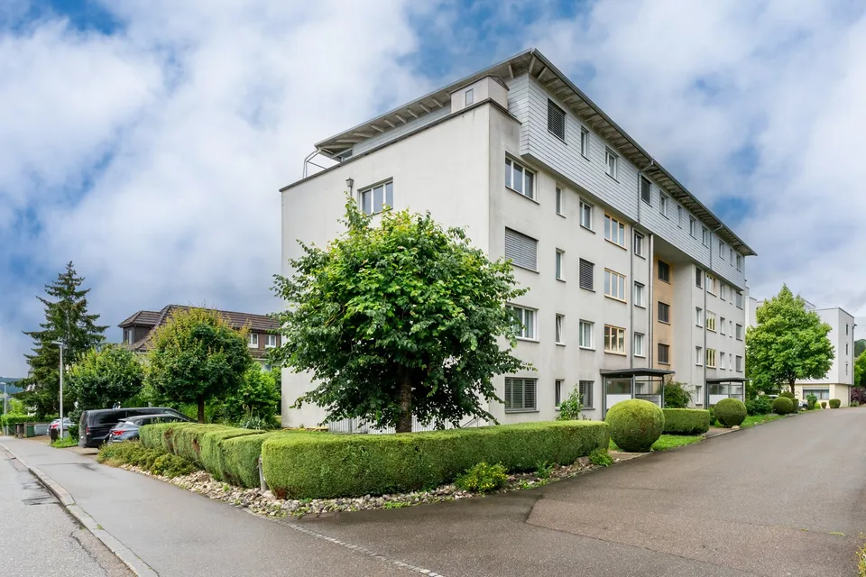 Attraktive Etagenwohnung mit Wintergarten und Alpensicht