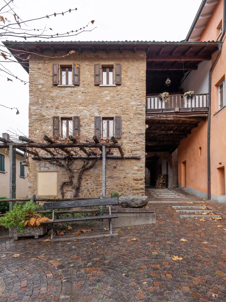 Vendesi caratteristica casa di nucleo Iseo