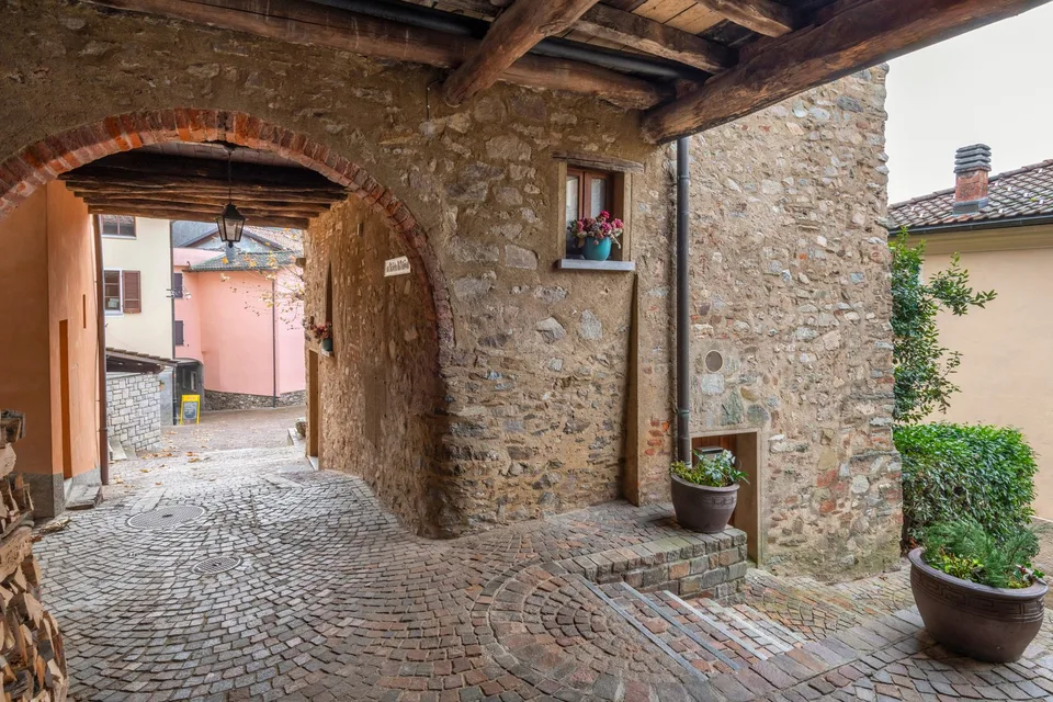 Verkauf eines charakteristischen Hauses im Kern von Iseo