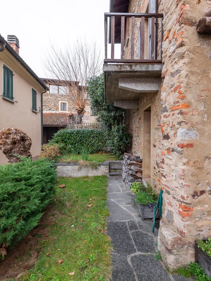 Verkauf eines charakteristischen Hauses im Kern von Iseo