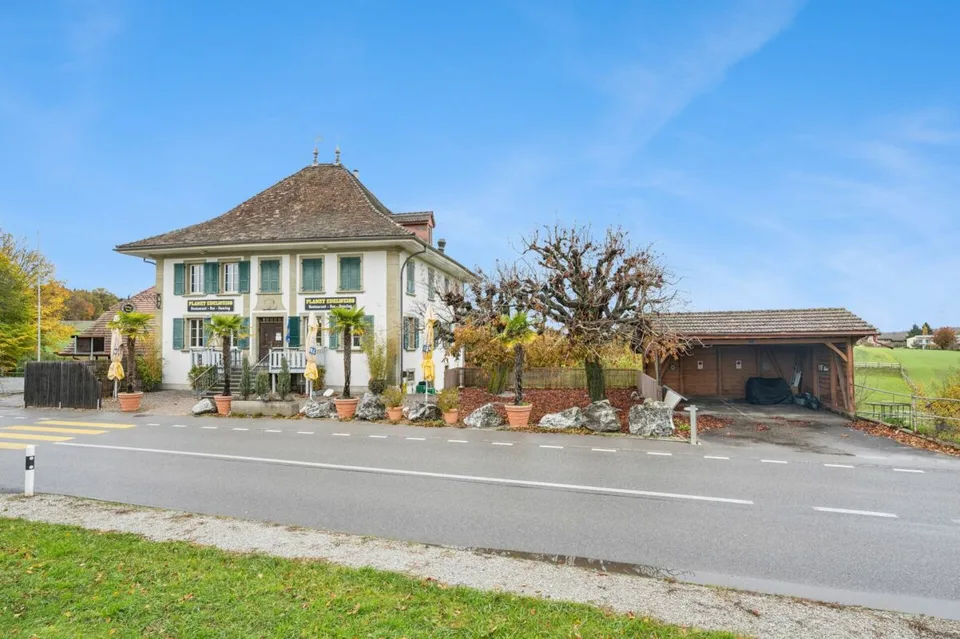 Proprietà attraente con ristorante e ampio parcheggio – foto 11 di 13