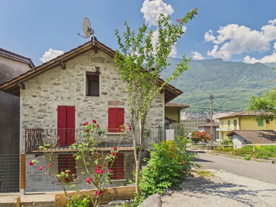 Charmantes Tessiner Haus mit Rustico an idyllischer Lage