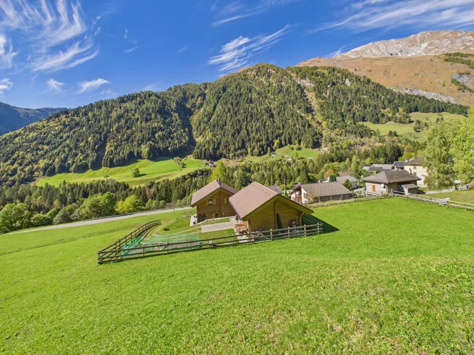 Wunderschönes Chalet mit unverbauter Aussicht auf die Berge