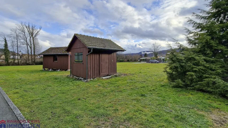 Terreno edificabile attraente (subdivisione possibile) - direttamente sul Reno con vista sul verde