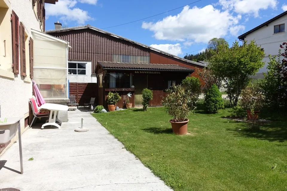 Tramelan - Haus mit 11 1/2 Zimmern und Garage