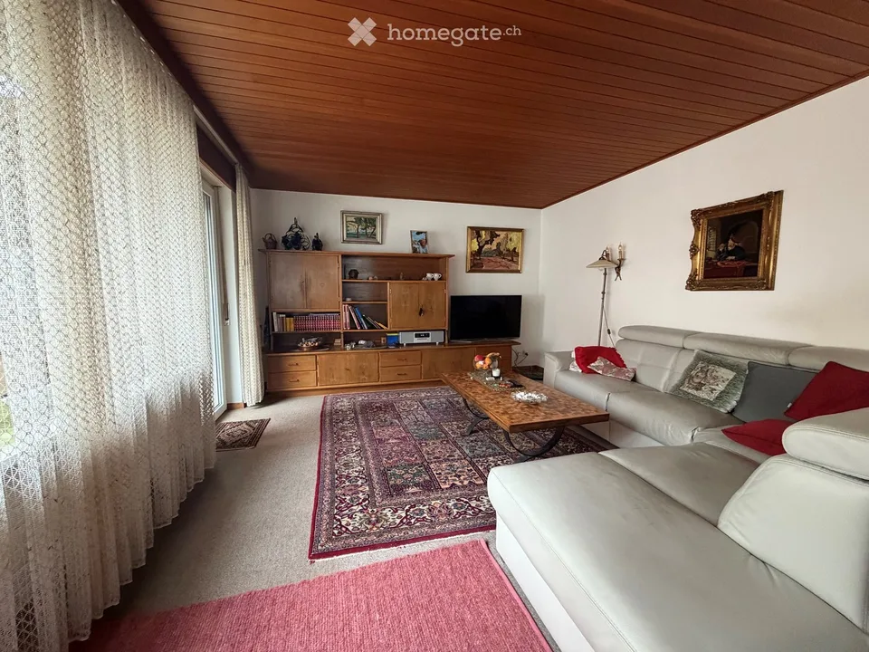 5.5-Zimmer Einfamilienhaus mit Einliegerwohnung sehr zentral gelegen mit Pool