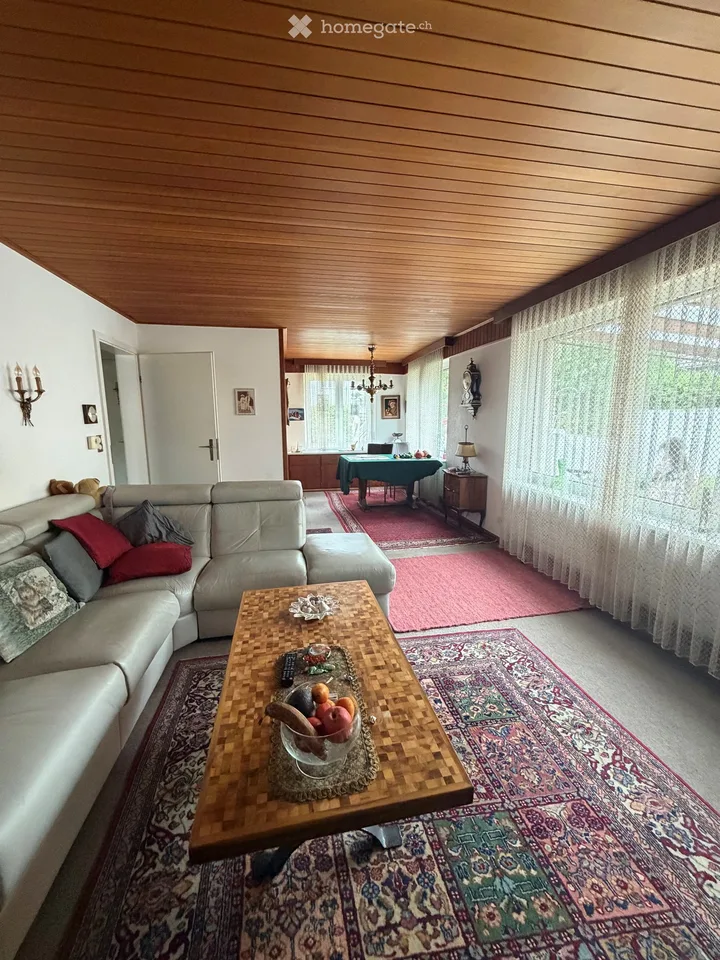 5.5-Zimmer Einfamilienhaus mit Einliegerwohnung sehr zentral gelegen mit Pool