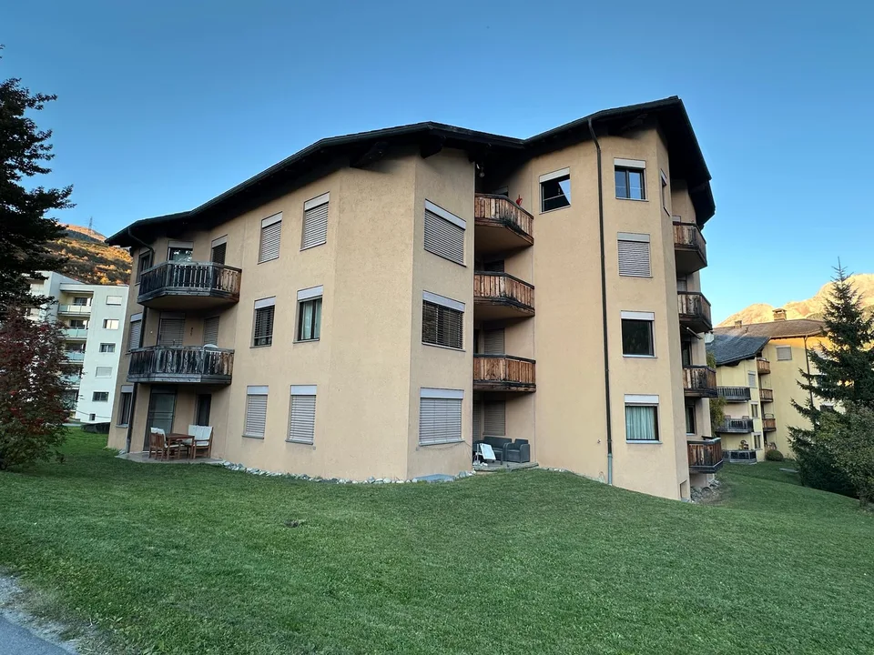 Charmante 2.5-Zimmer-Wohnung mit Balkon in Scuol