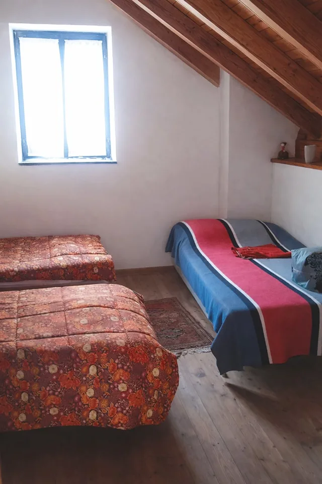 Due rustici sui Monti di Giumaglio in Vallemaggia