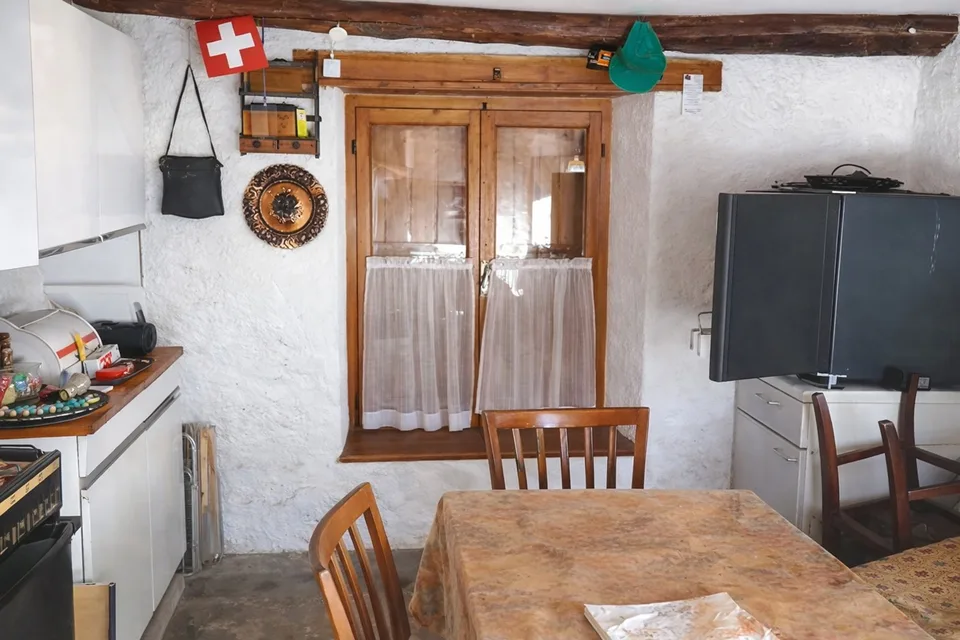 Due rustici sui Monti di Giumaglio in Vallemaggia