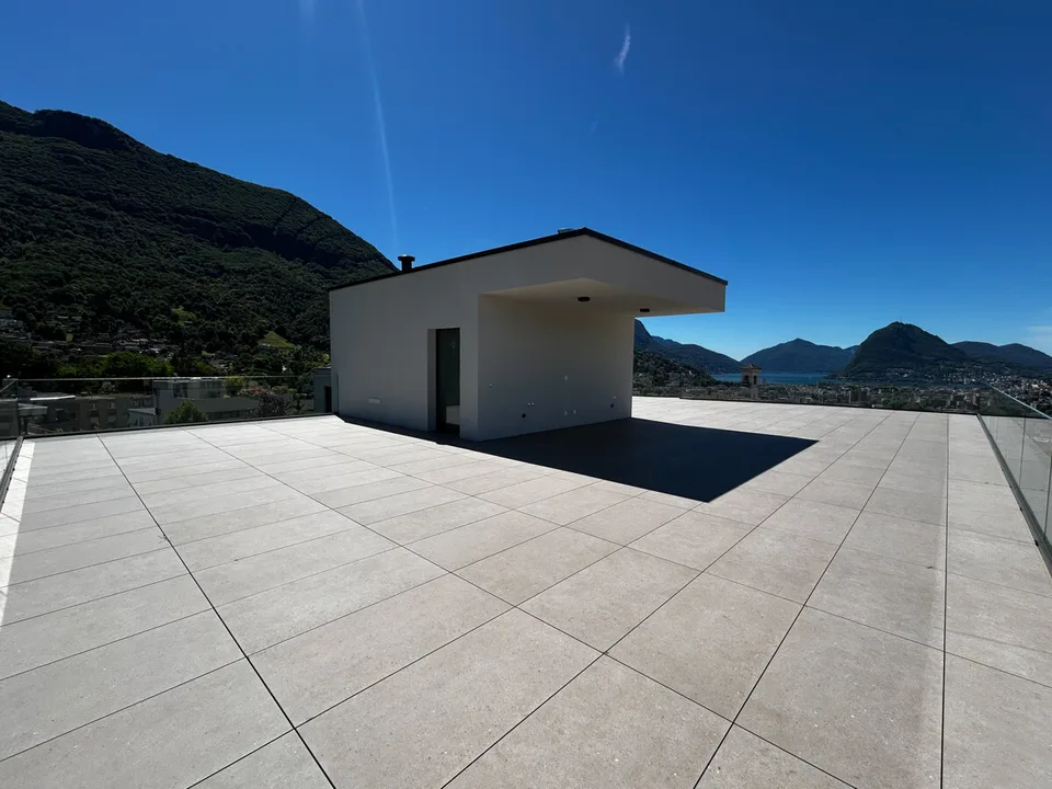 CANOBBIO PRESTIGE-ATTTICO MIT TERRASSEN UND SOLARIUM, NUR WENIGE MINUTEN