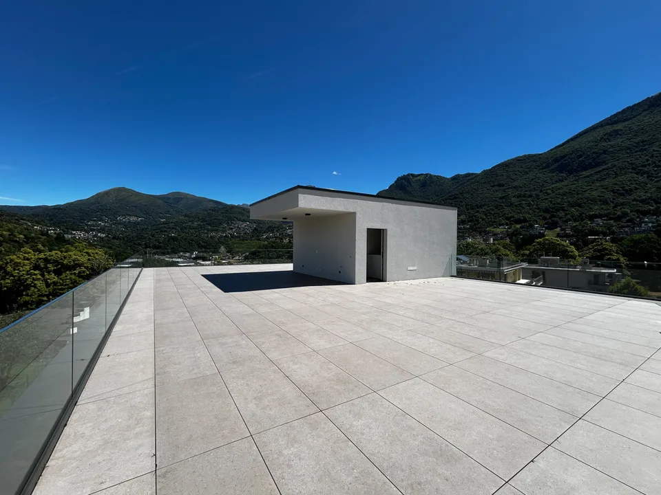 CANOBBIO PRESTIGE-ATTTICO MIT TERRASSEN UND SOLARIUM, NUR WENIGE MINUTEN