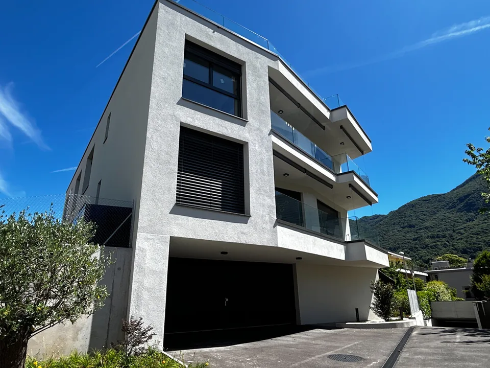 CANOBBIO PRESTIGE-ATTTICO MIT TERRASSEN UND SOLARIUM, NUR WENIGE MINUTEN