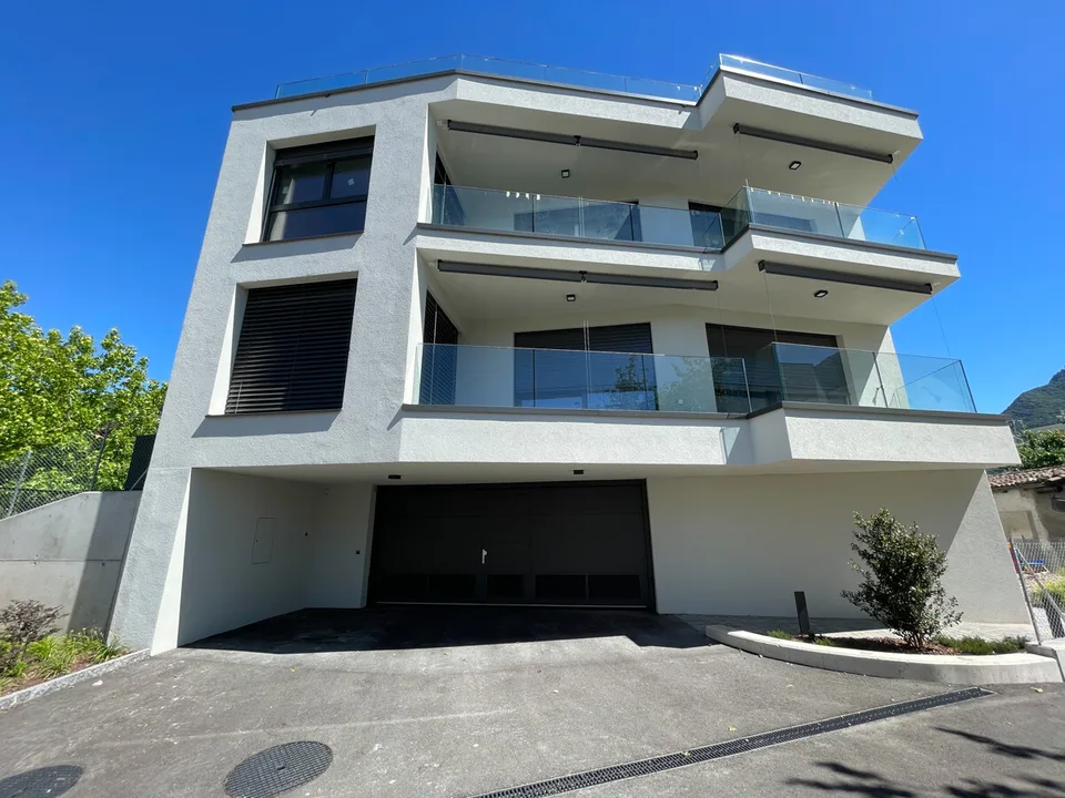 CANOBBIO PRESTIGE-ATTTICO MIT TERRASSEN UND SOLARIUM, NUR WENIGE MINUTEN