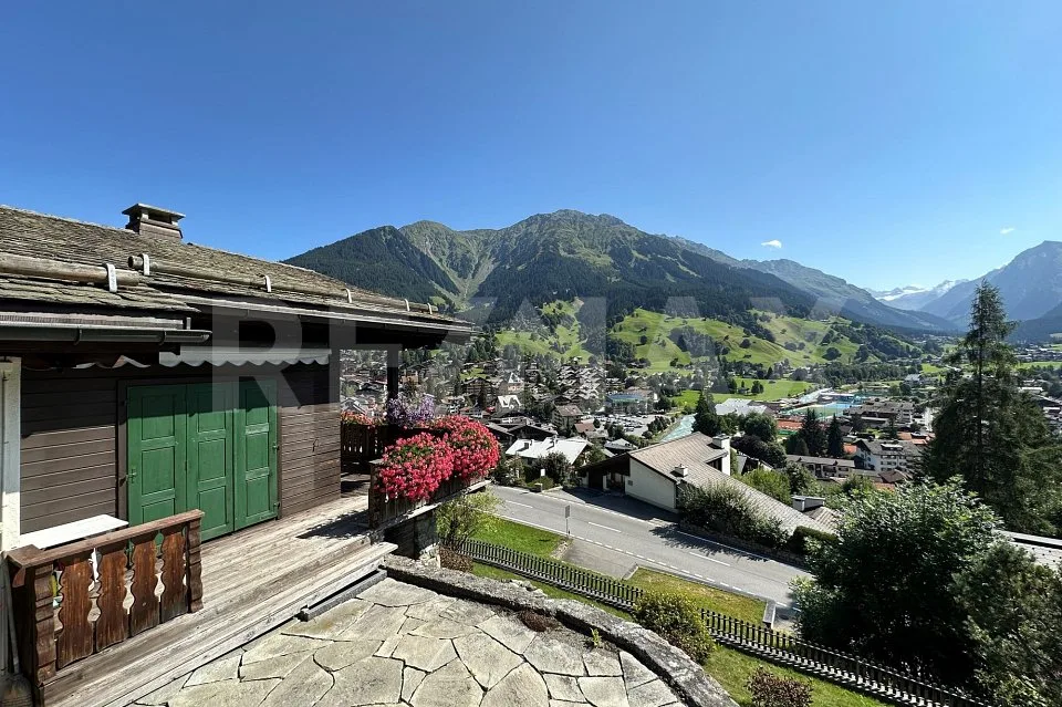 Detached house with unique views