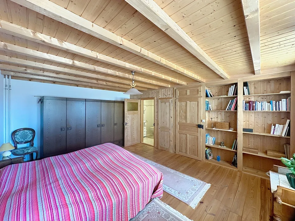 Maison mitoyenne rénovée avec bâtiment 6 studios revenus CHF 52'000.- – Foto 16 von 23