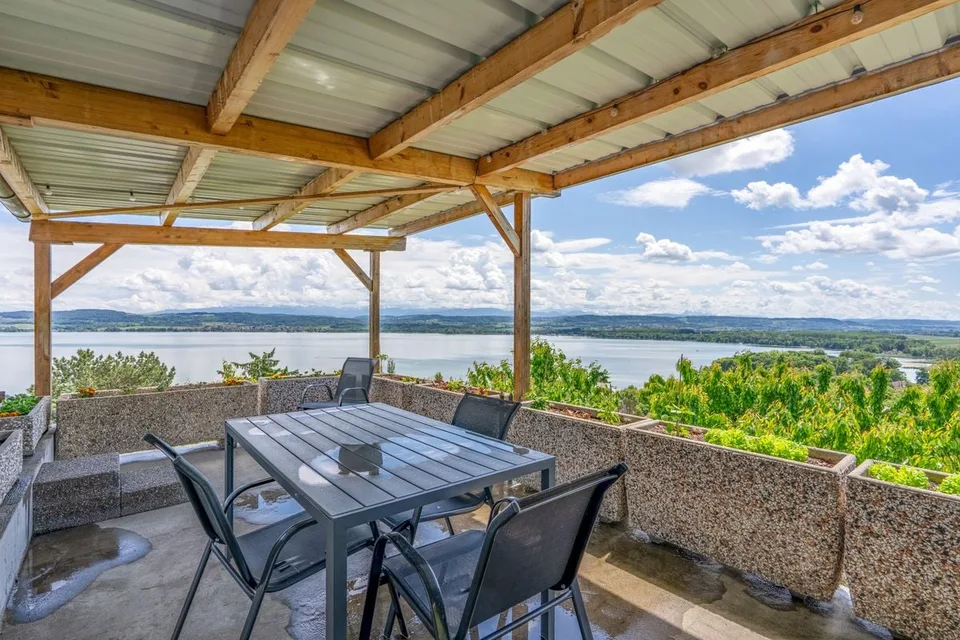 Magnificent Grundstück mit Blick auf den Murtensee und Möglichkeit, eine Wohnung oder ein Haus zu bauen – Foto 7 von 9