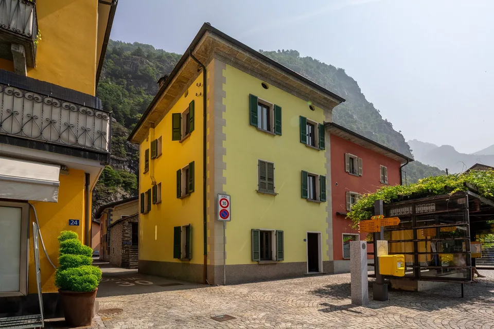 Casa con due appartamenti e potenziale di valorizzazione