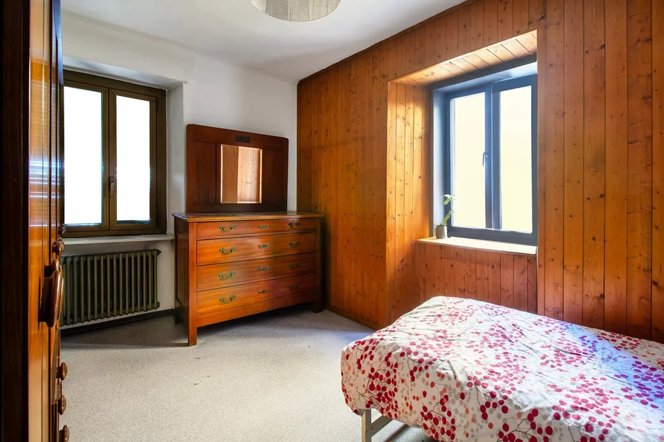 Casa con due appartamenti e potenziale di valorizzazione