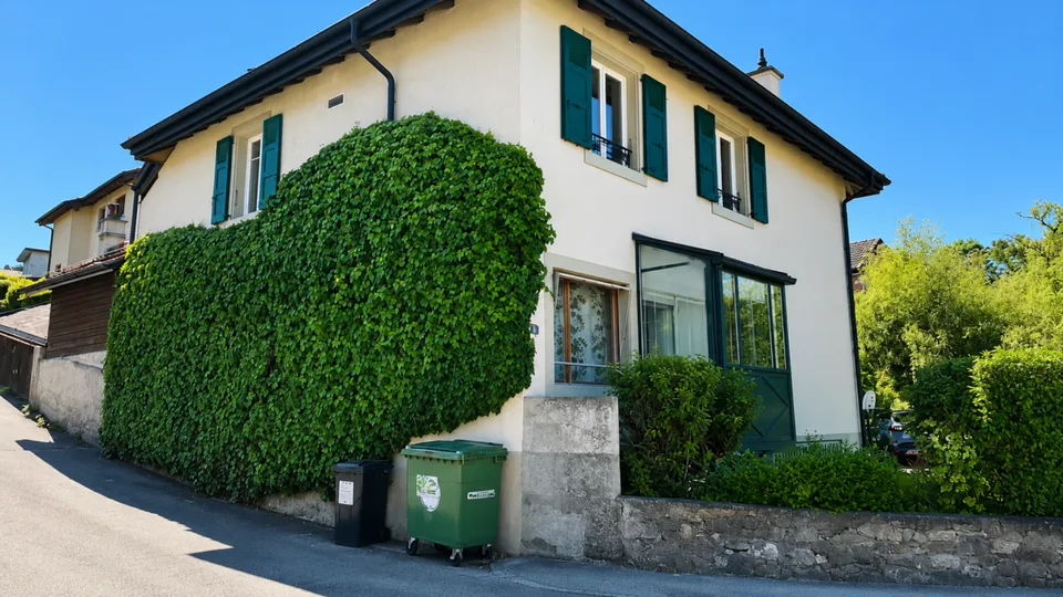 Einzeln stehende Villa mit Charakter und zwei geräumigen Wohnungen in der Nähe der Stadtmitte – Foto 26 von 30