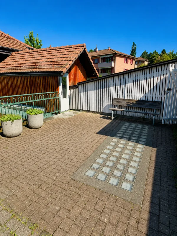 Einzeln stehende Villa mit Charakter und zwei geräumigen Wohnungen in der Nähe der Stadtmitte – Foto 21 von 30