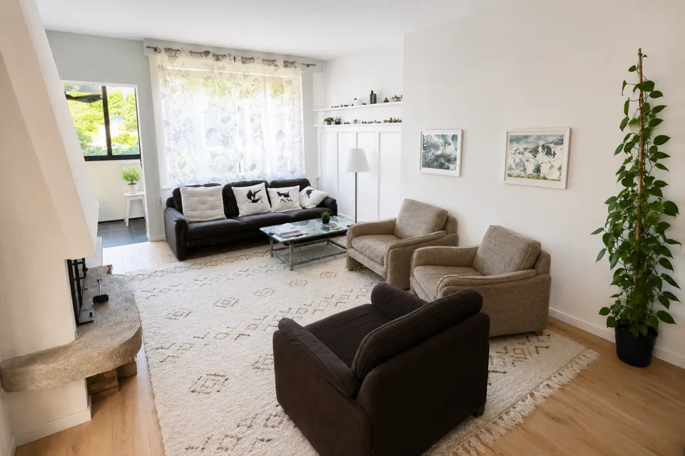 Einzeln stehende Villa mit Charakter und zwei geräumigen Wohnungen in der Nähe der Stadtmitte – Foto 9 von 30