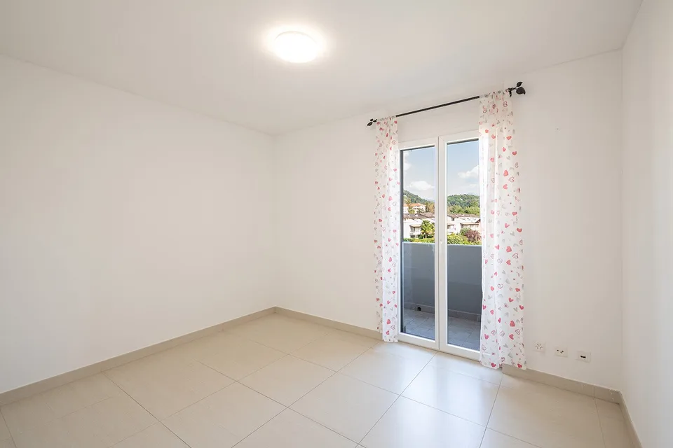 Elegantes Ferienhaus!!! Elegantestes Dachgeschoß mit 4.5 Zimmern und Panoramablick in Caslano – Foto 11 von 19