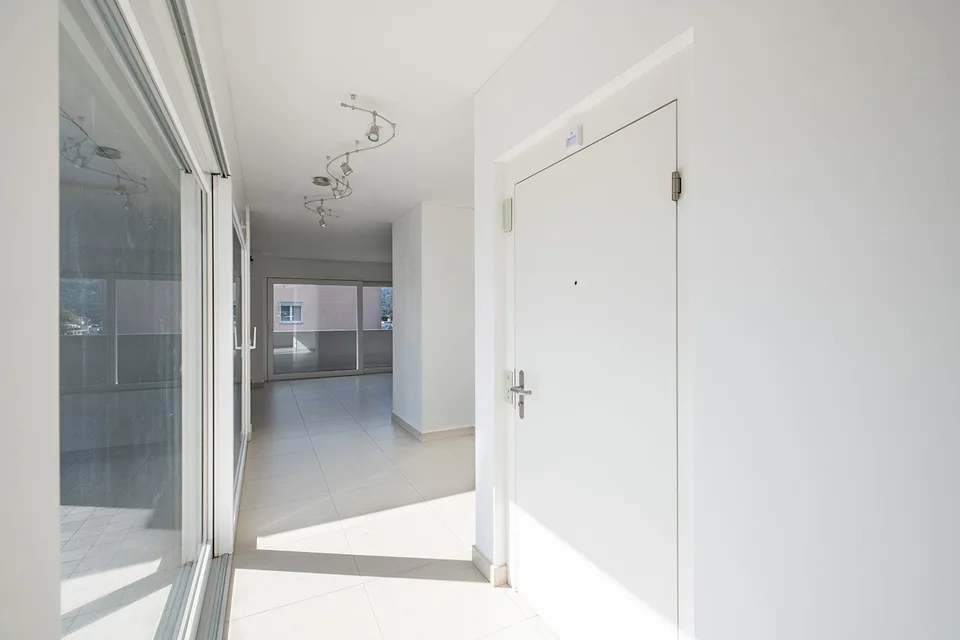 RESIDENZA SECONDARIA!!!Elegante Attico di 4.5 Locali con Vista Panoramica a Caslano