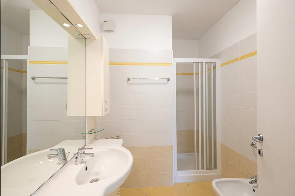 Elegantes Ferienhaus!!! Elegantestes Dachgeschoß mit 4.5 Zimmern und Panoramablick in Caslano – Foto 10 von 19