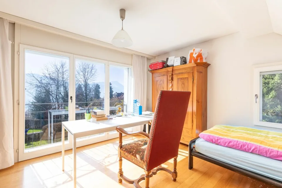 House with potential and lake view – photo 6 of 12