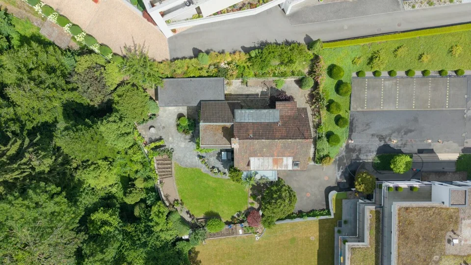 House with potential and lake view – photo 9 of 12