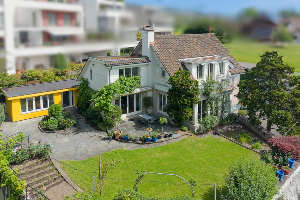 House with potential and lake view – photo 7 of 12