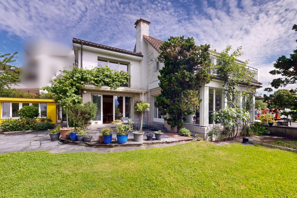 Wohnhaus mit Potential und Seesicht