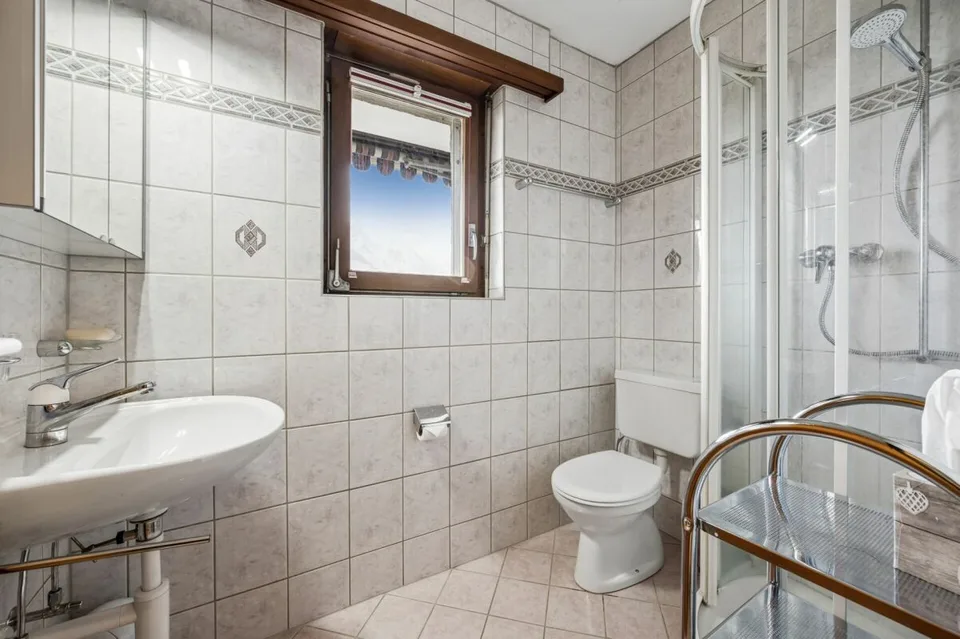 4.5-Zimmer-Gartenwohnung mit Top-Aussicht – Foto 9 von 13