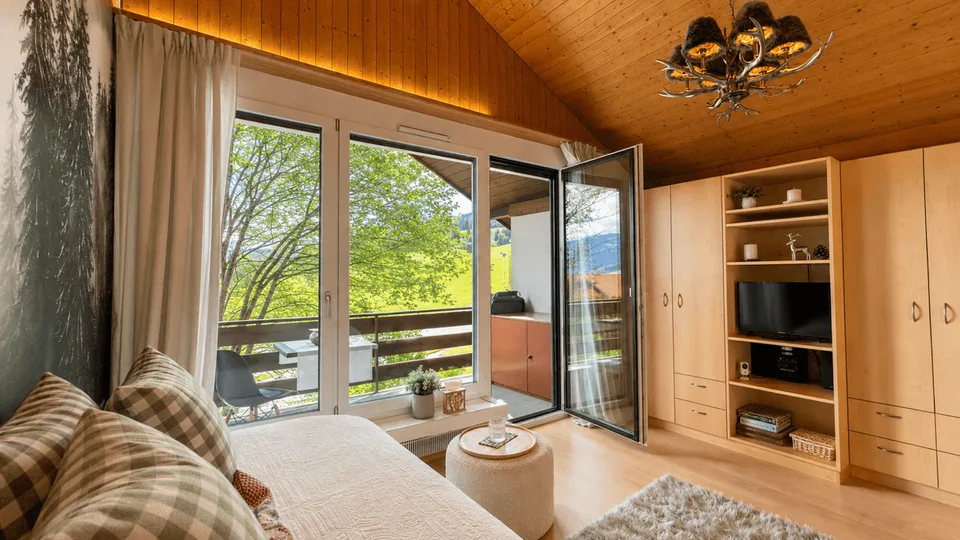 RESERVIERT: Möbliertes Ferien-Studio mit Ski-in, Balkon und Parkplatz