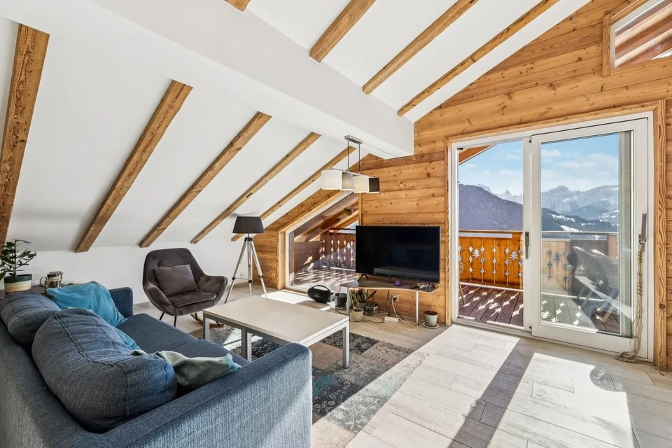 Prächtiges renoviertes Dachgeschoß - Unvergleichlicher Blick auf die Alpen