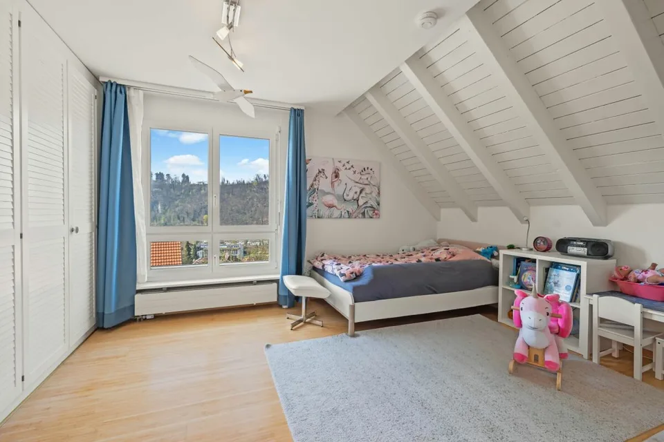 Grosszügiges 6.5-Zimmer Einfamilienhaus mit Pool & Wintergarten – Foto 20 von 29