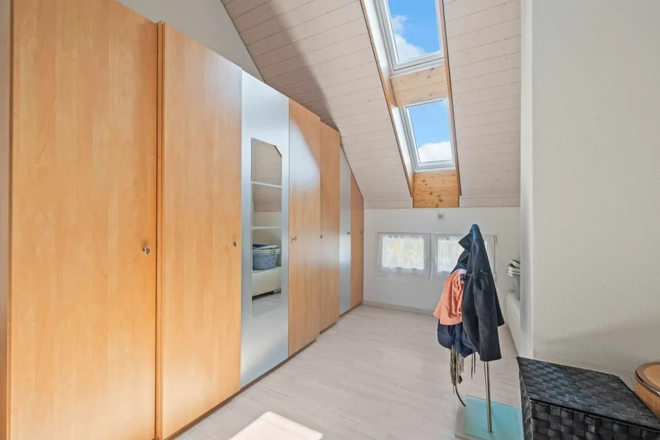 Grosszügiges 6.5-Zimmer Einfamilienhaus mit Pool & Wintergarten – Foto 23 von 29