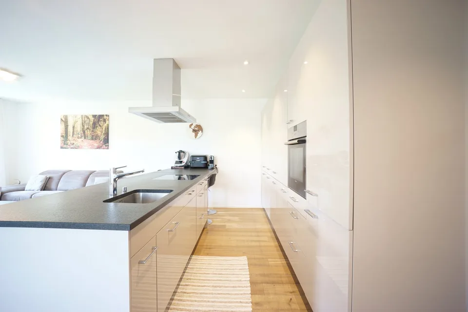 Appartamento moderno 4.5 locali al 2° piano con loggia, due posti auto e compartimento cantina