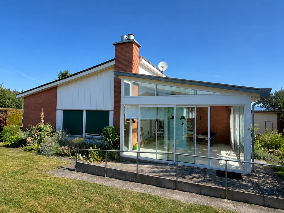 Casa unifamiliare di 6,5 locali con giardino invernale a Schalunen