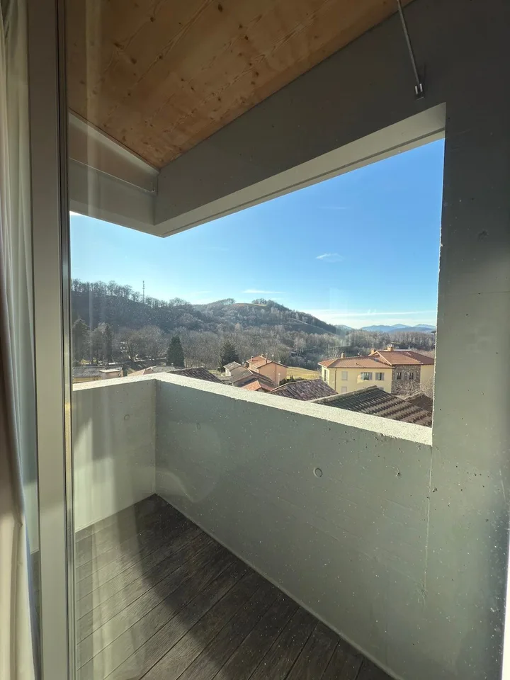 Moderna Casa Unifamiliare con grande terrazza – photo 11 of 18