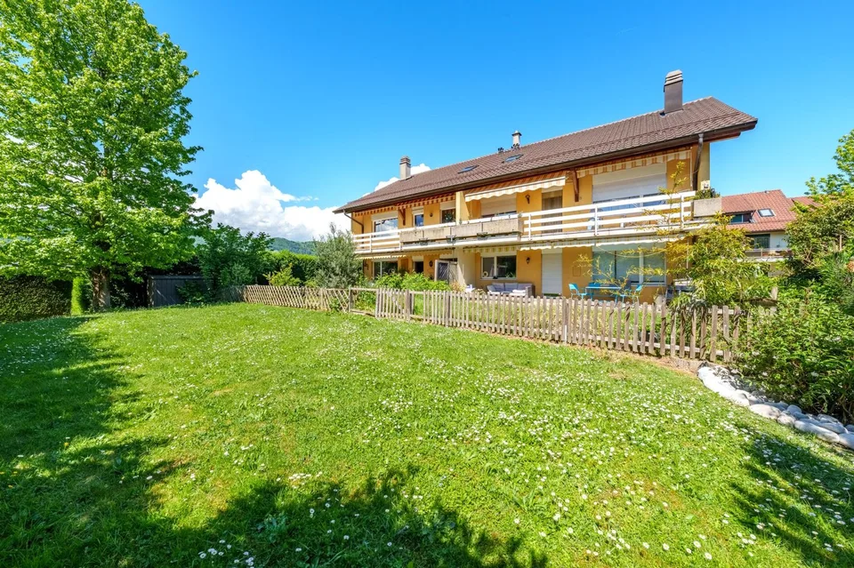 Duplex en attique de 5,5 pièces à Bursinel