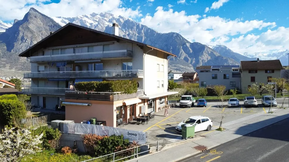 Bien de rendement stratégique à 6% au centre de Riddes
