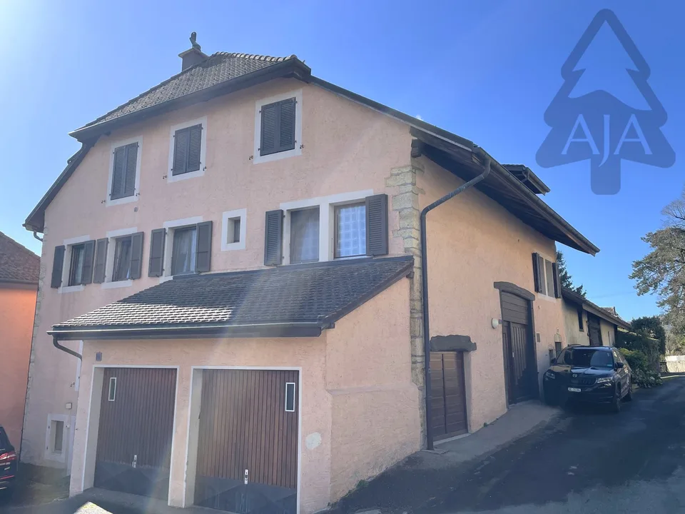 St-Aubin-Sauges, geräumige 4,5-Zimmer-Wohnung (121 m2) mit eigenem Garten (53 m2), Garage